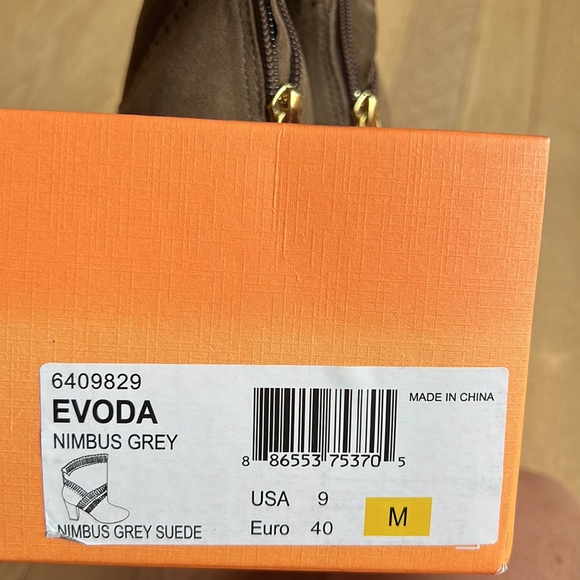 Isola Evoda Nimbus Grey Suede boot with cutouts and gold decal. Super versitile - Picture 2 of 6